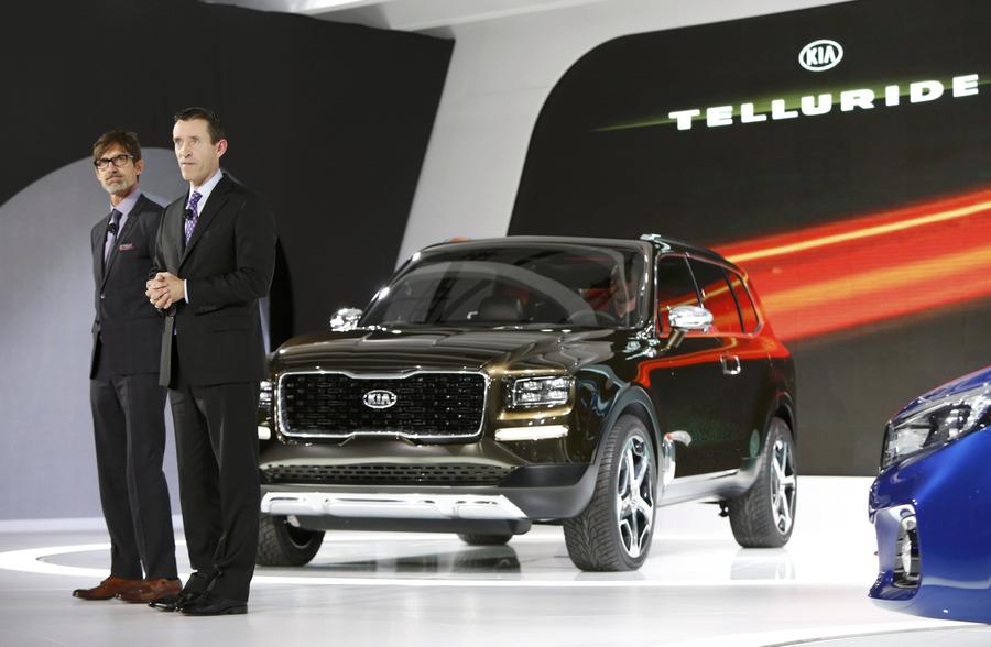 Execs introduce new models at Detroit Auto Show
