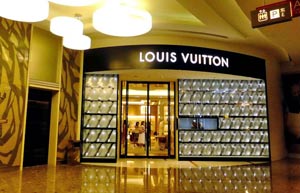 Chinese luxury shoppers flocking online: survey