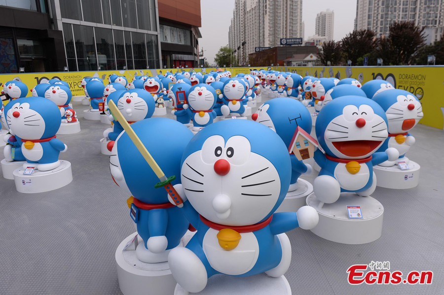 100 life-sized Doraemons ready to grant wishes