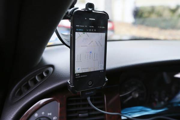 Uber drives into Beijing with vehicle app