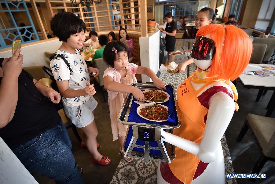 Robot waiter introduced to restaurant in South China