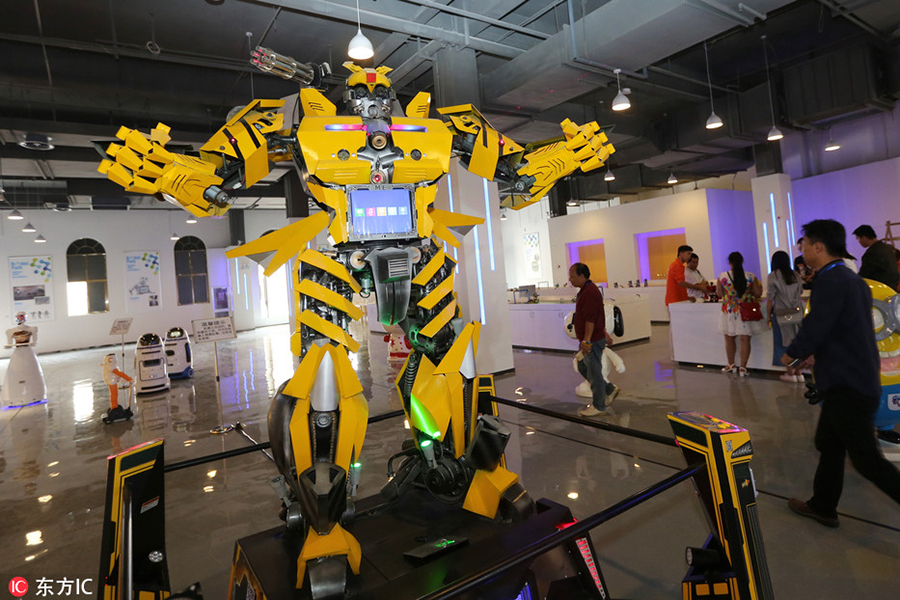 Robot-themed park attracts tech savvy tourists