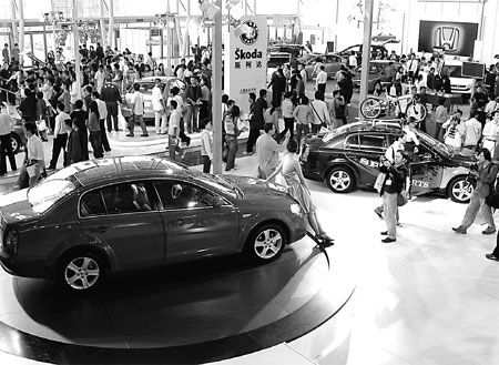Carmakers vie for China sales