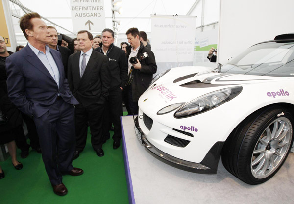Schwarzenegger visits Geneva Auto Show