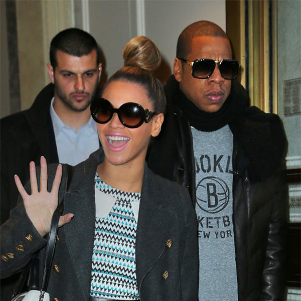 Jay Z buys promise bracelet for Beyonce