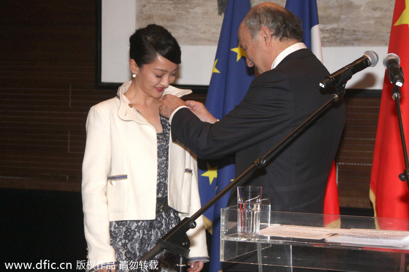 Zhou Xun awarded honour of Chevalier in order of Arts and Letters