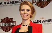 Scarlett Johansson: Easier to date non-famous men