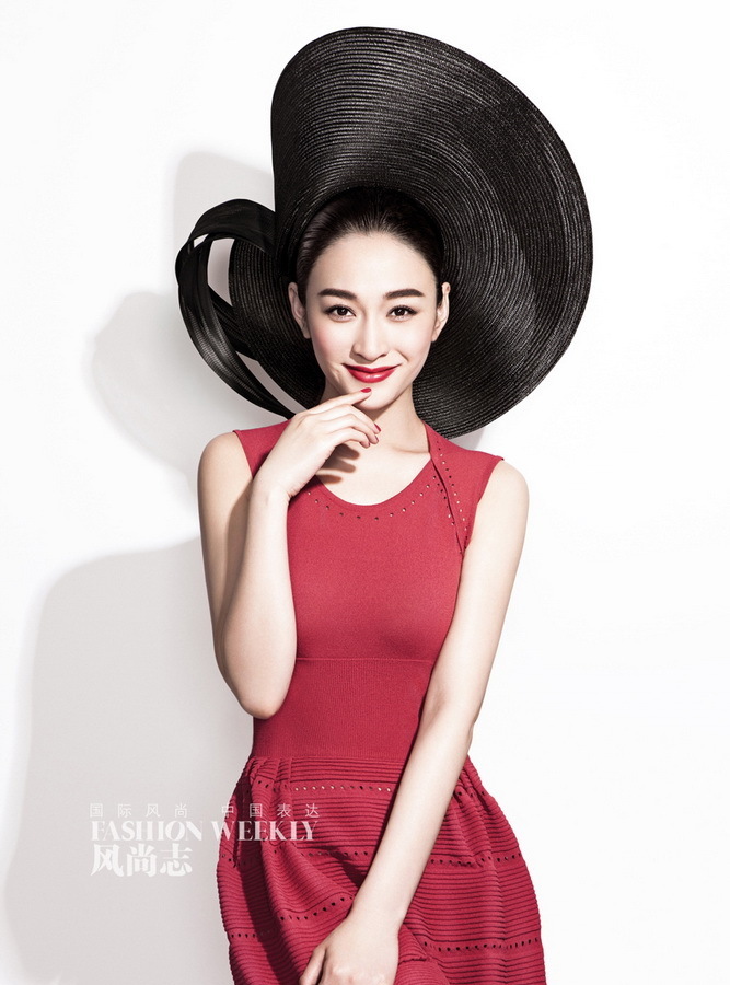 Actress Li Xiaoran covers Fashion Weekly