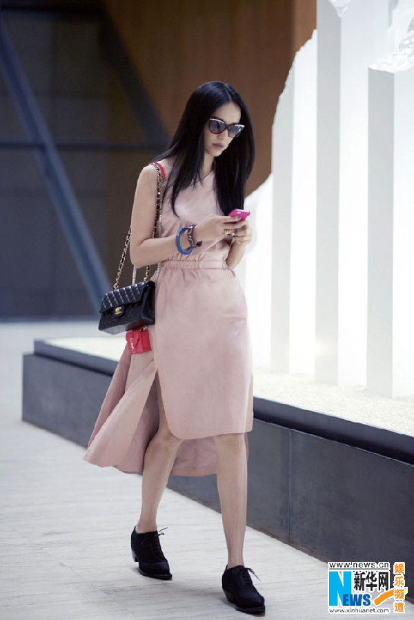 Street snaps of actress Yao Chen