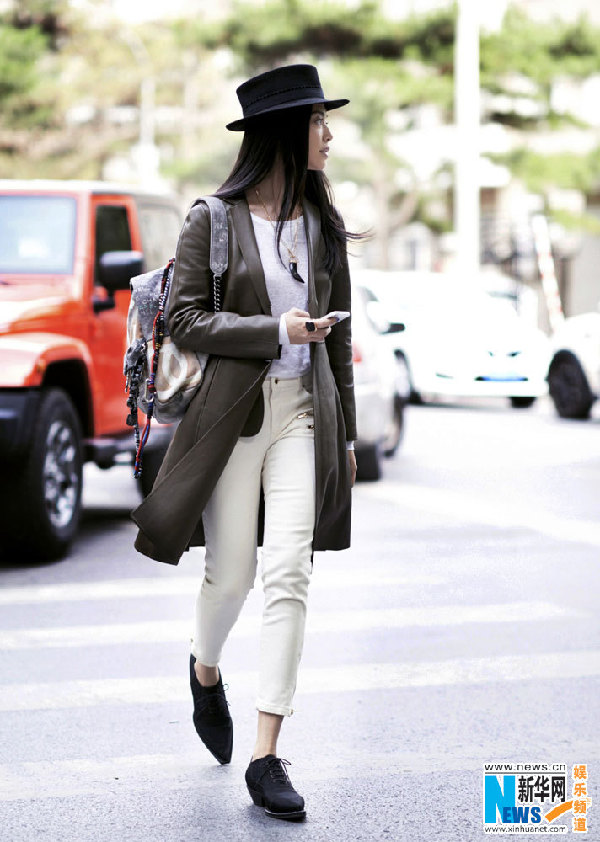 Street snaps of actress Yao Chen