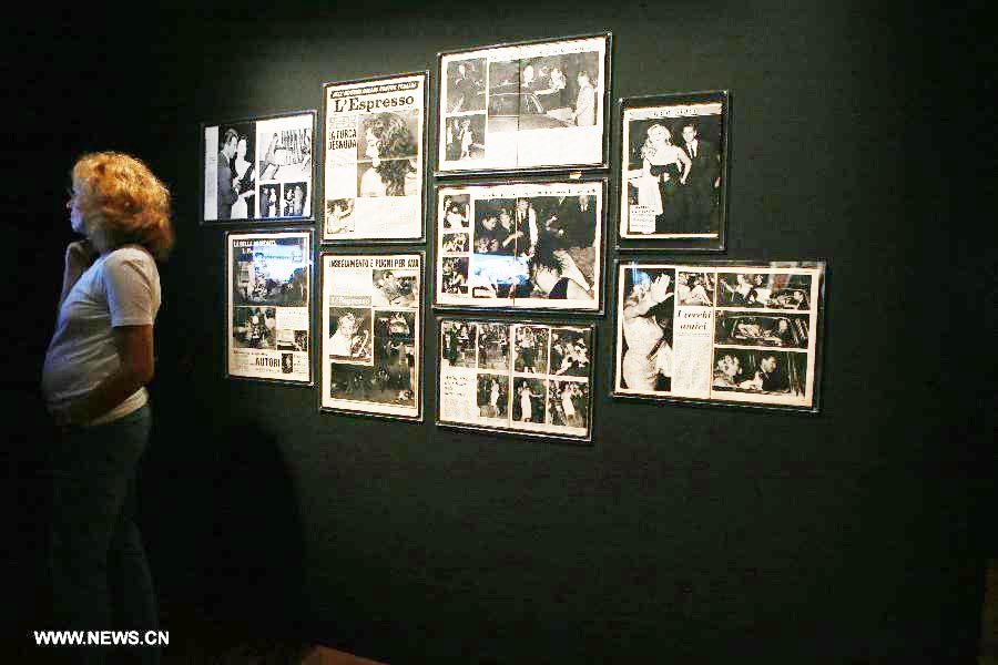 'Paparazzi! Photographers: Stars and Artists' exhibition