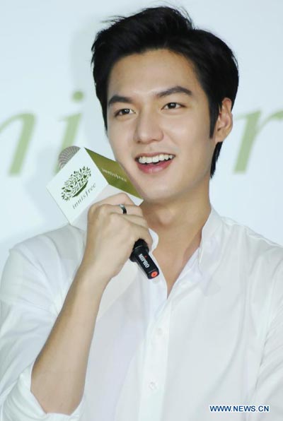 Lee Min-ho attends a press conference in Taipei