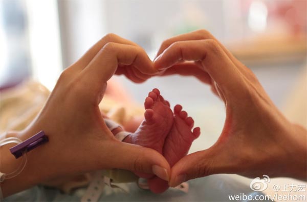 Lee-hom Wang and wife welcome daughter