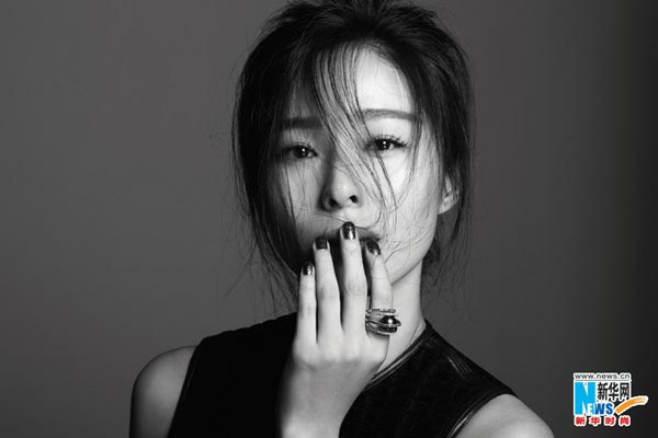 Jiang Yiyan in black-and-white portraits