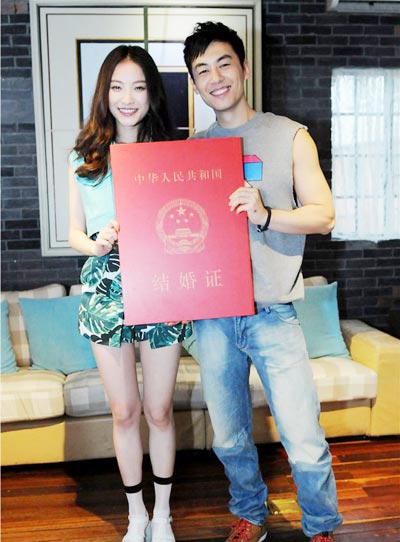 Ni Ni and Angelababy celebrate end of filming