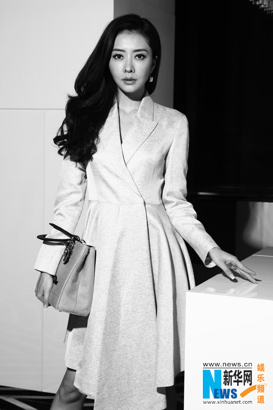 Graceful actress Lynn Hung shoots for fashion magazine