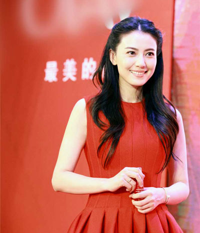 Gao Yuanyuan promotes cosmetics in Shenzhen
