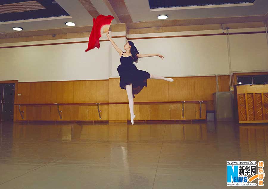 Actress Xu Lu practices ballet
