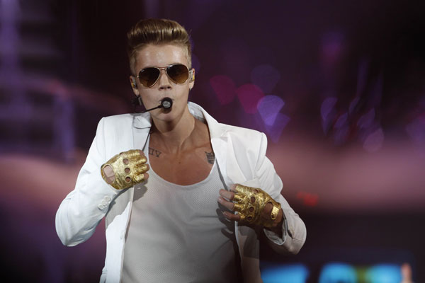 Justin Bieber settles with photographer