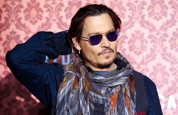 Johnny Depp delights sick children with hospital visit