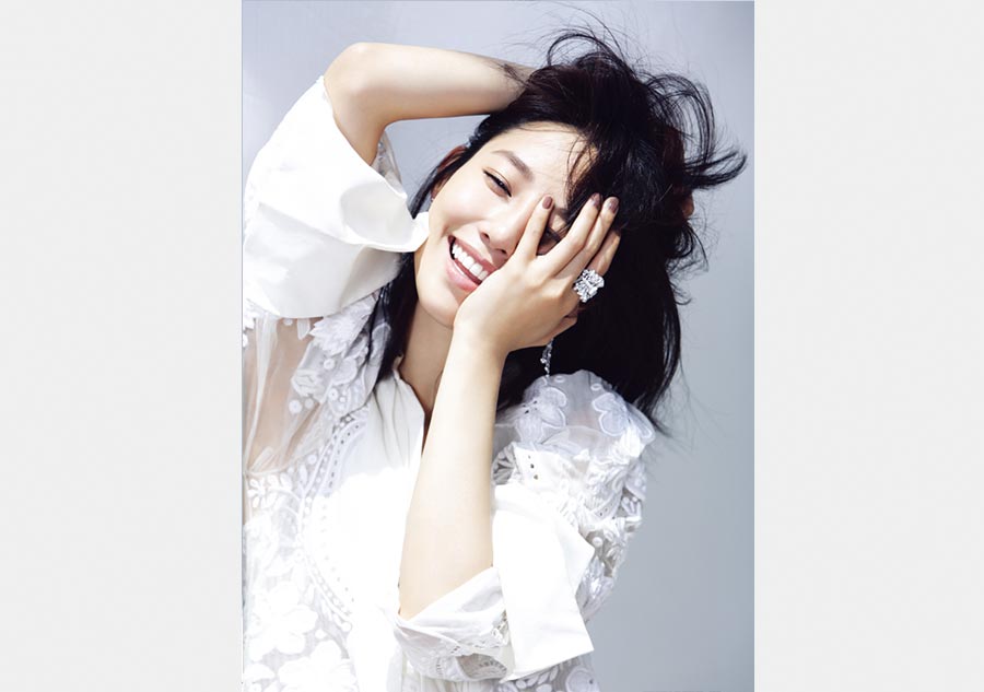 Actress Bai Baihe graces fashion magazine