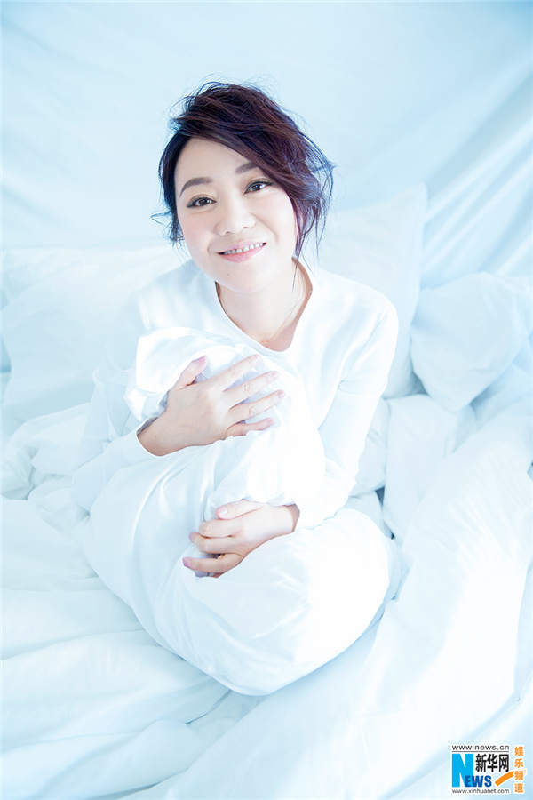 Actress Yan Ni releases fresh style shots