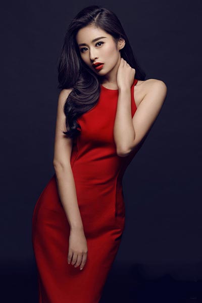 Actress Ying Er poses in red