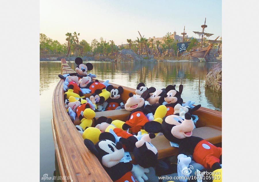 Sun Li has fun at Shanghai Disney Resort