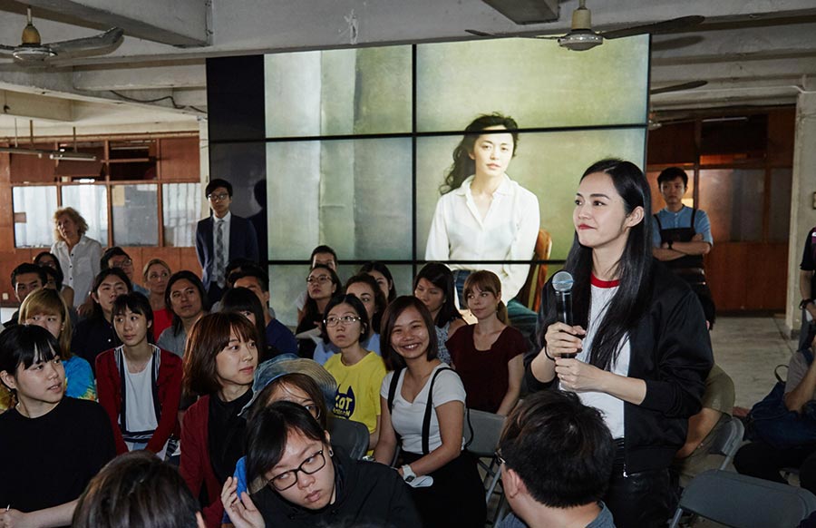 Yao Chen reunites with iconic photographer in HK