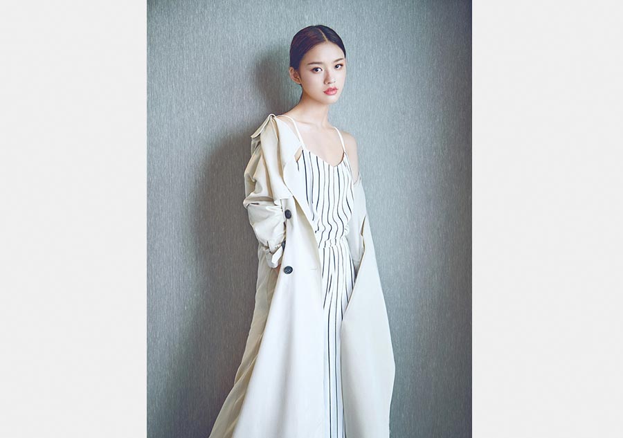 Actress Lin Yun poses for photos