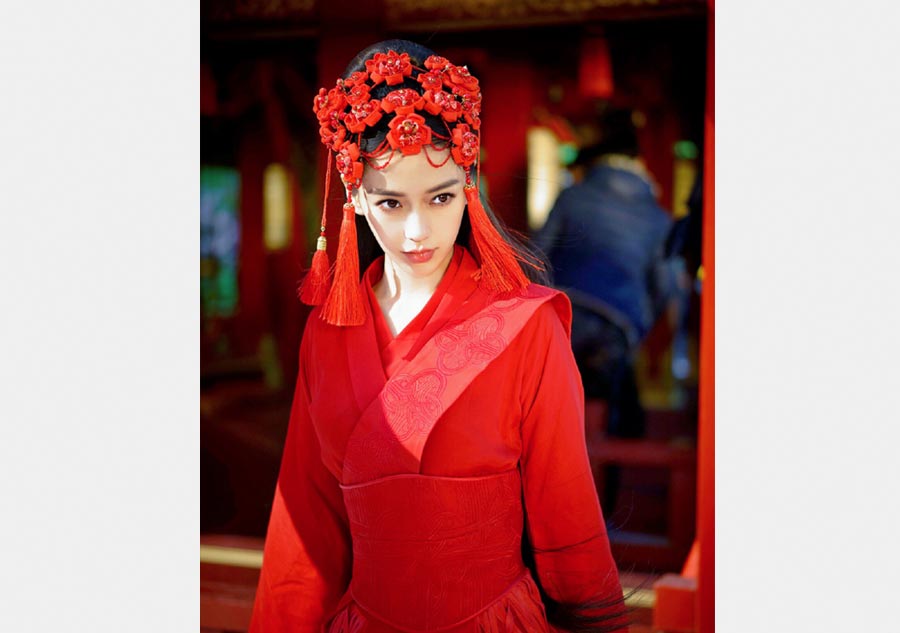 Angelababy poses in traditional Chinese dress[3]- Chinadaily.com.cn