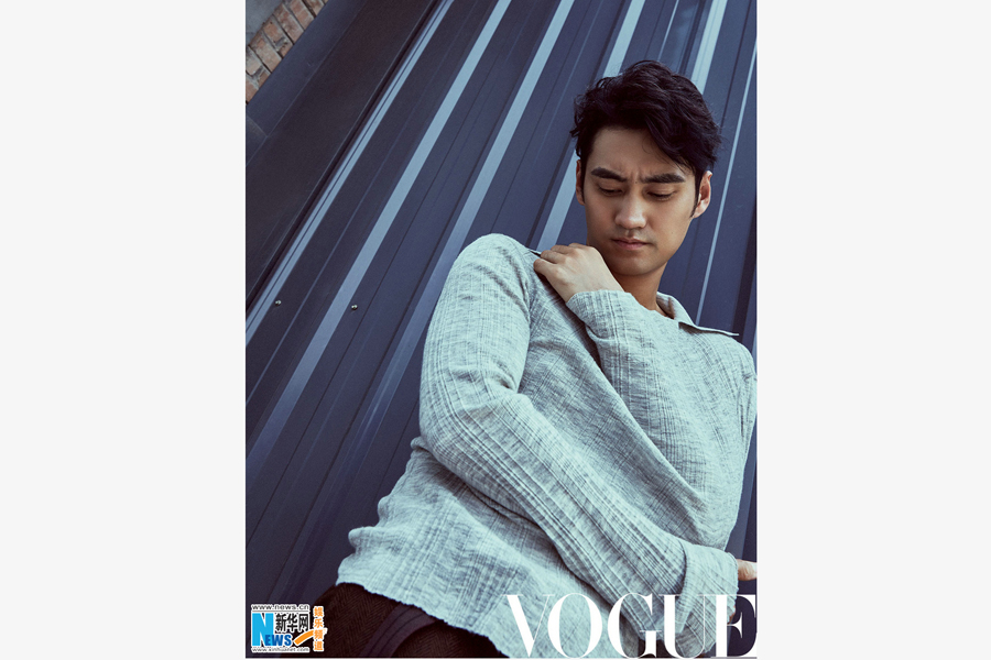 Actor Yuan Hong poses for fashion shots