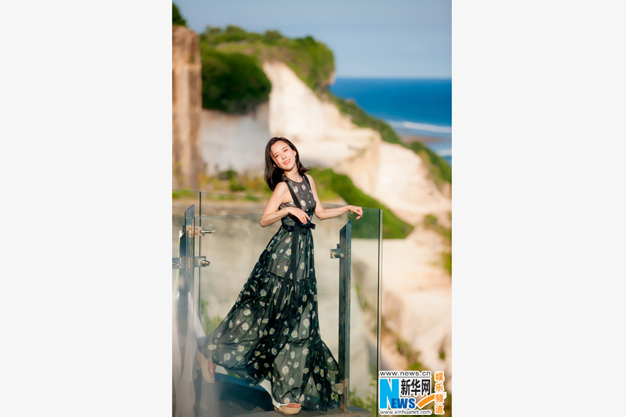 Chinese actress Yan Danchen releases fashion shots