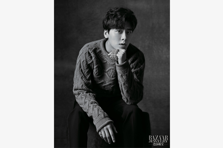 Actor Li Yifeng releases fashion photos for 'Bazaar'