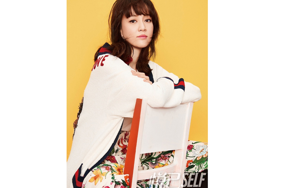 Actress Joe Chen covers fashion magazine