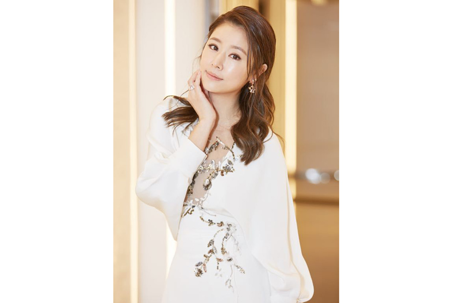 Actress Ruby Lin releases fashion photos