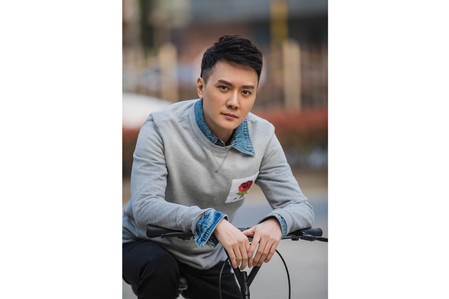Actor Feng Shaofeng releases fashion photos