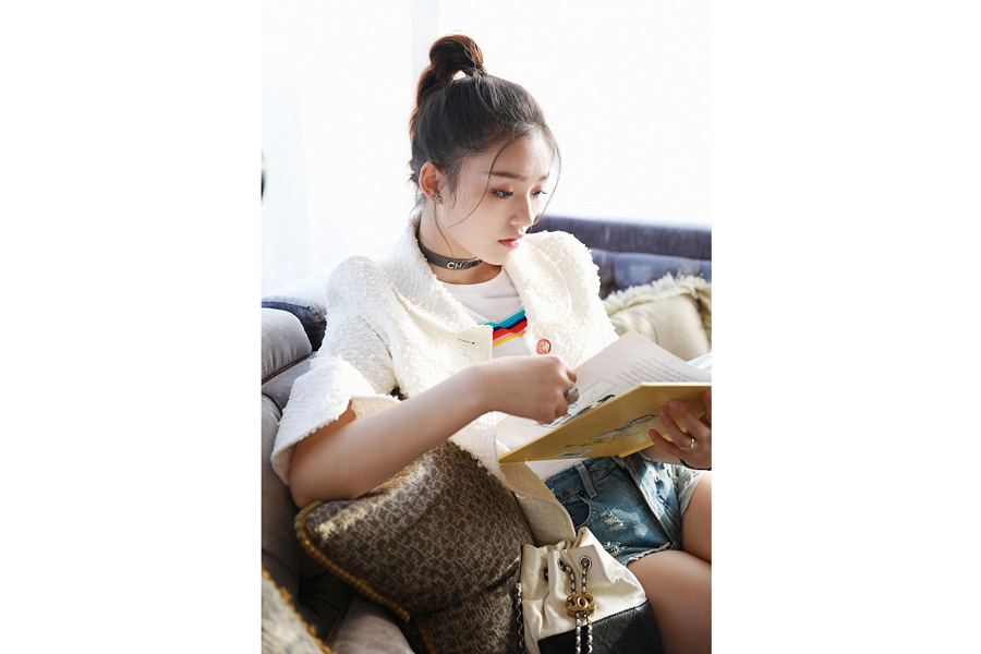 Actress Lin Yun releases fashion photos