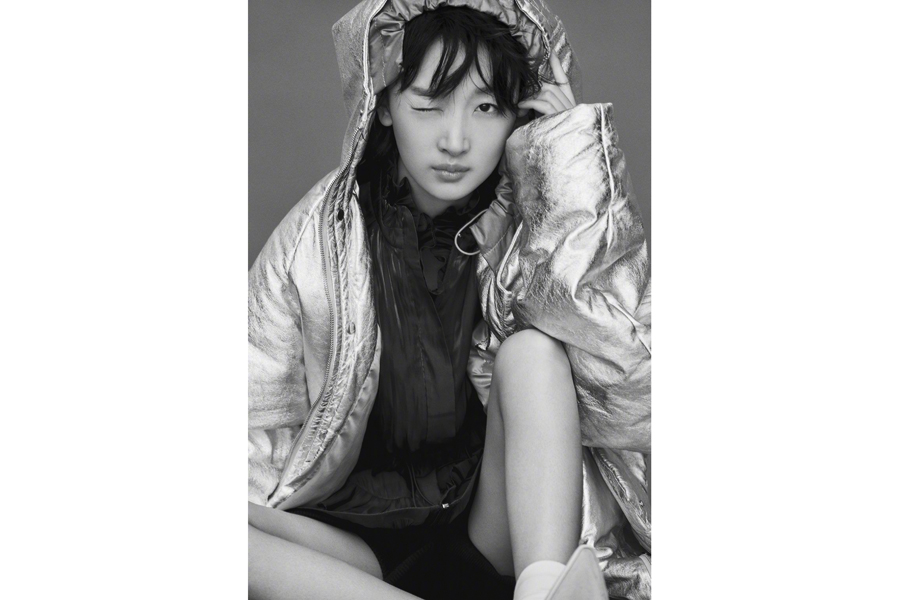 Actress Zhou Dongyu poses for fashion magazine[3]