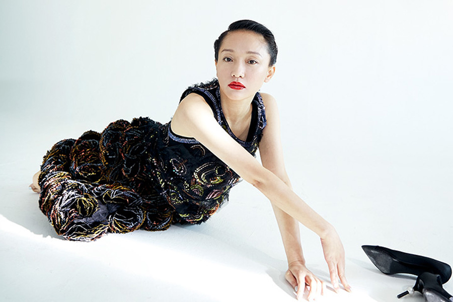 Top actress Zhou Xun poses for fashion magazine
