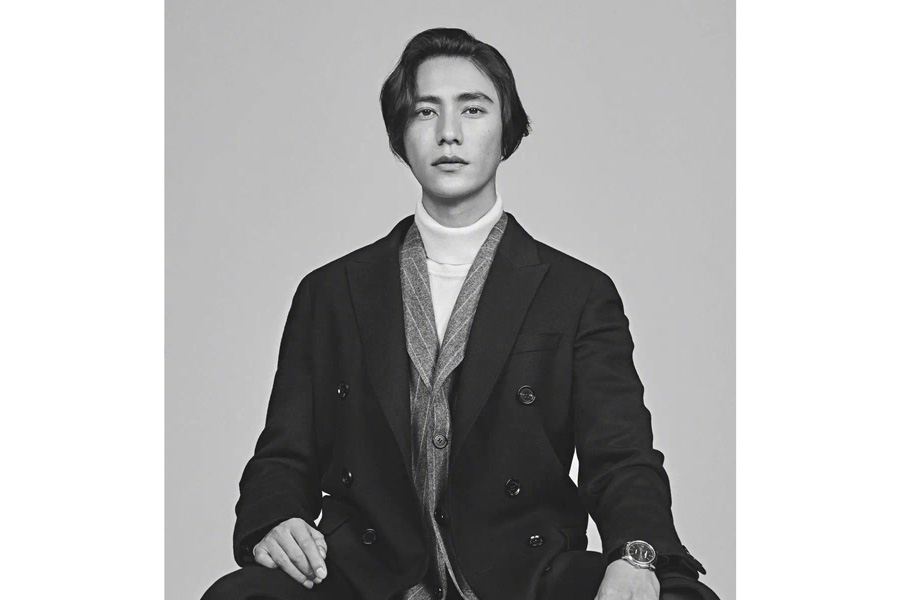 Actor Chen Kun poses for fashion magazine