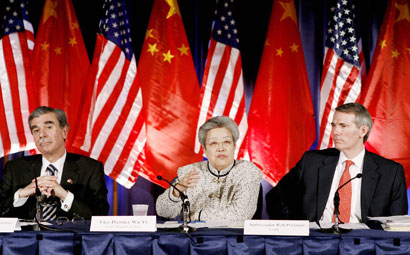U.S. Secretary of Commerce Carlos Gutierrez (L), Chinese Vice Premier Wu Yi (C) and U.S. Trade Representative Rob Portman attend a news conference following the annual U.S.-China Joint Comission on Commerce and Trade meeting in Washington April 11, 2006. 