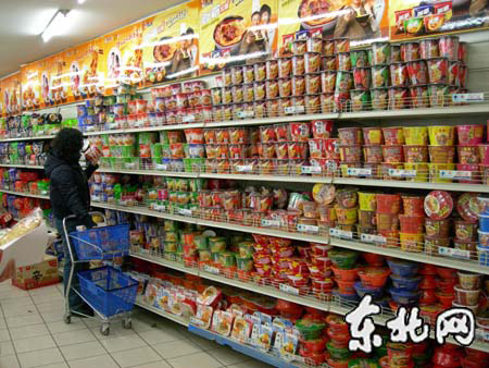 Chinese instant noodle brands decide to raise the prices of their products to alleviate burdens brought by the soaring cost of materials. [File Photo: northeast.cn]