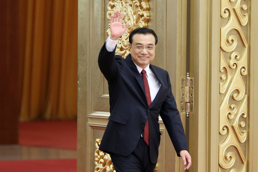 In photos: Premier Li Keqiang meets press