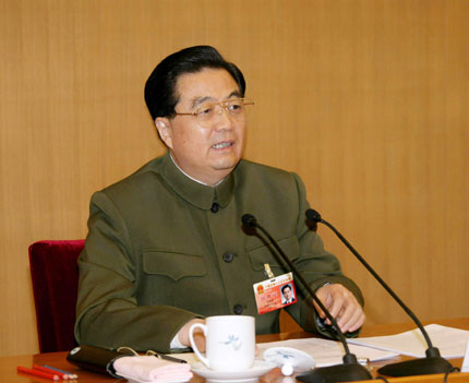 Hu Jintao meets deputies from the military