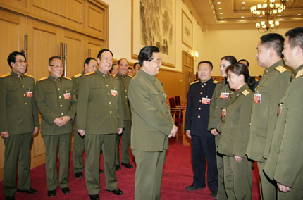 Hu Jintao meets deputies from the military