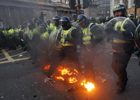 London police charge to disperse G20 protesters