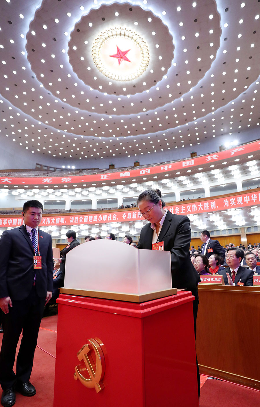 Closing session of congress gets underway