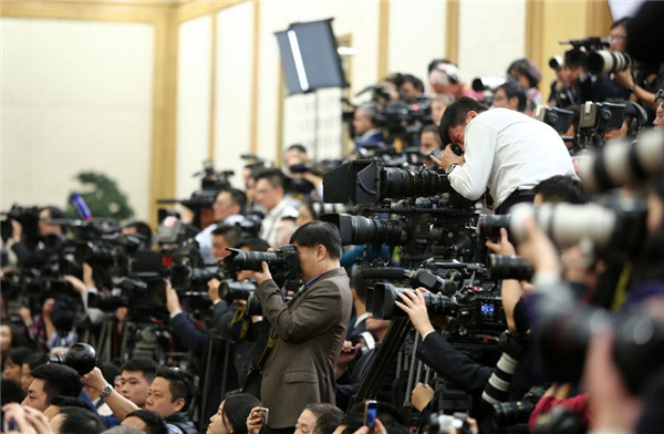 Xi introduces team, spells out his vision to media