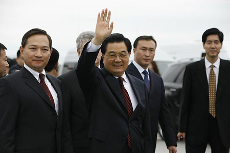 Hu arrives in Russia for SCO summit, BRIC meeting